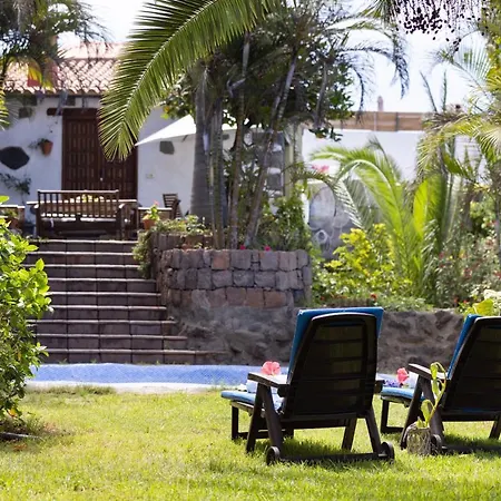 Home2book Charming Nature Casa Aurora 펜션 로스 레알레호스